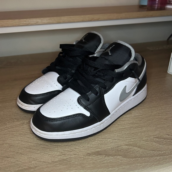 jordan 1 low black medium gray